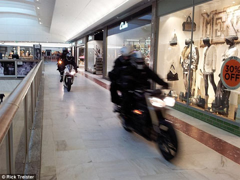 Axe Wielding Robbers Carry Out Daytime Motorbike Raid