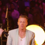 Mackelmore on stage with Mary Lambert and Jennifer Hudson - Same Love (VMA)